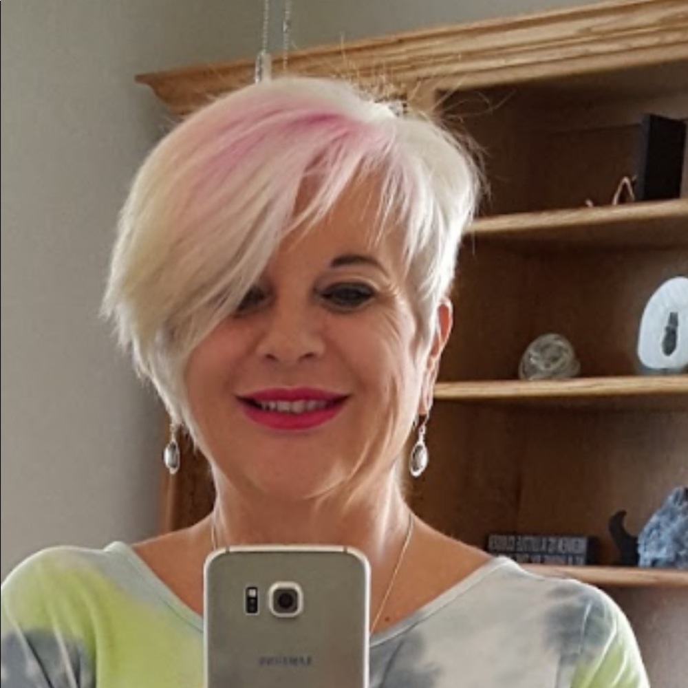 Meet your Posher, Angela